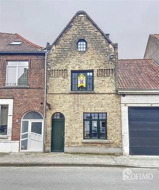 CHARMANTE STADSWONING MET 4 SLAAPKAMERS EN TUIN OP WANDELAFSTAND VAN DE GROTE MARKT TE ROESELARE GELIJKVLOERS:MOOIE INKOM, LICHTRIJKE LEEFRUIMTE MET...