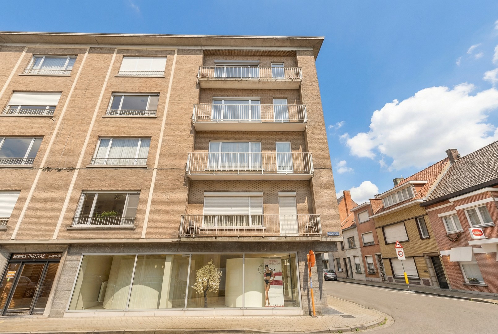 Tweeslaapkamerappartement op centrale ligging in Roeselare - foto 2