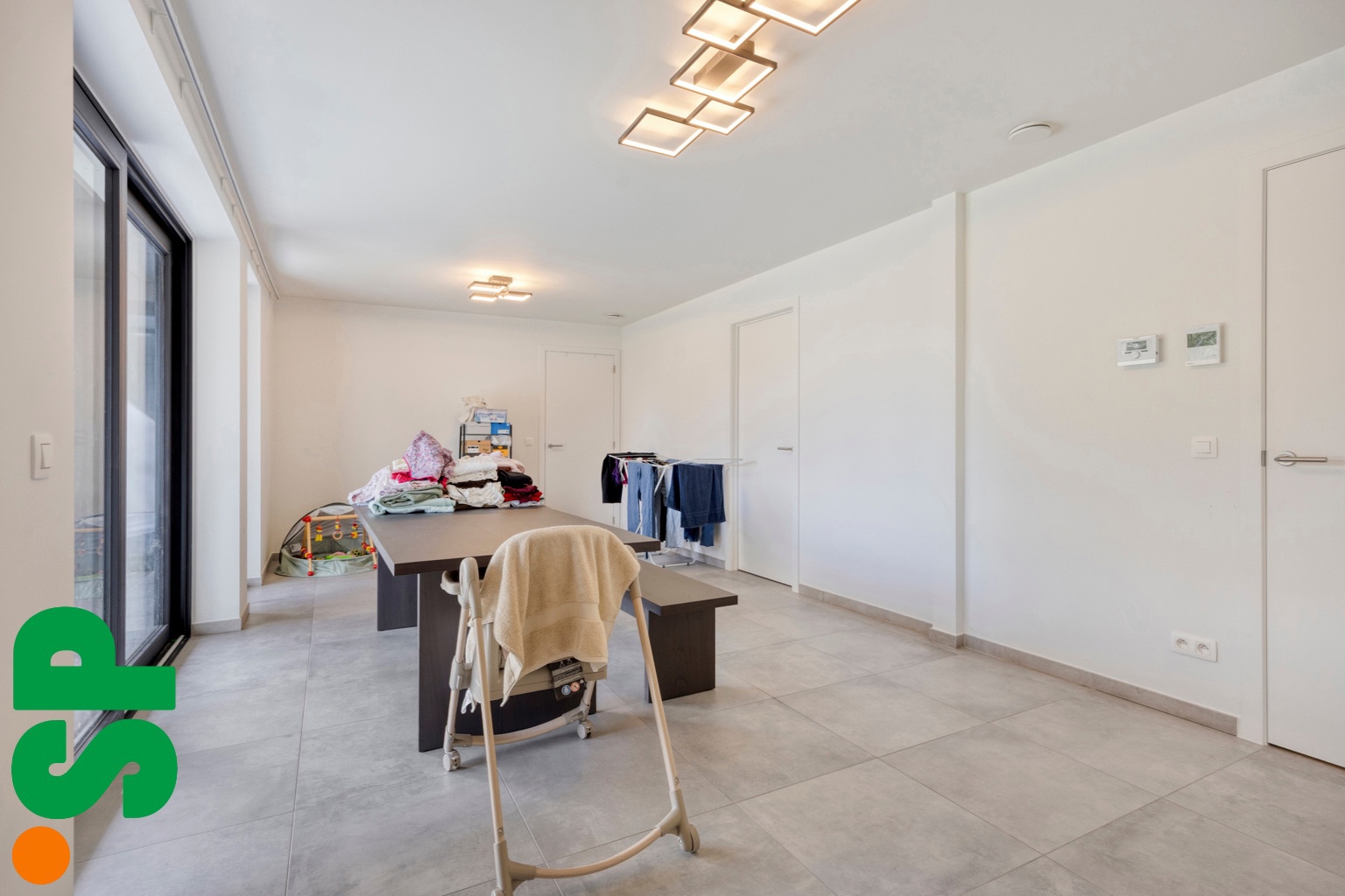 Volledig afwerkt gelijkvloers appartement met tuintje. - foto 4