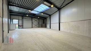 Nieuwbouw KMO-unit met een oppervlakte van 334 m² te huur, uitstekend gelegen nabij de bedrijvige Assesteenweg met een vlotte verbinding naar de...