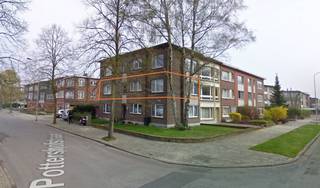 3-slaapkamerappartement te huur in Wilrijk<br /><br />Gelegen in de rustige en aangename Pottershofstraat te Wilrijk, bevindt zich dit ruim, lichtrijke appartement met 3 slaapkamers. De woning combineert een praktische indeling met voldoende leefruimte en is ideaal voor een gezin (maximaal 5 personen), koppel of wie nood heeft aan extra kamers voor een bureau of hobbyruimte.<br />Het appartement beschikt over een:<br /><br />• Inkomhal<br />• Leefruimte<br />• Nieuwe keuken<br />• Afzonderlijk toilet<br />• Badkamer<br />• Slaapkamer 1 (12,6m²)<br />• Slaapkamer 2 (11,2m²)<br />• Kleine slaapkamer 3 of buro (6,3m²)<br />• Terras<br />• Kelderberging<br /><br />Dankzij de praktische indeling biedt het appartement volop mogelijkheden om er een comfortabele thuis van te maken.<br />De ligging is een absolute troef. Het appartement bevindt zich in 2610 Wilrijk, met winkels, scholen, openbaar vervoer en belangrijke verbindingswegen in de nabije omgeving. Ook Antwerpen en omliggende gemeenten zijn vlot bereikbaar.<br />Garagebox met voorgelegen autostaanplaats kan apart gehuurd worden aan 125,00€/mnd (niet inbegrepen in de huurprijs van het appartement).<br />