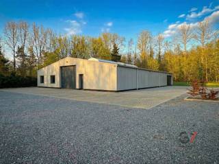 In Tildonk, nabij Haacht, bevindt zich deze gerenoveerde magazijnruimte van ca. 455 m², ideaal voor bedrijven die op zoek zijn naar een functionele...