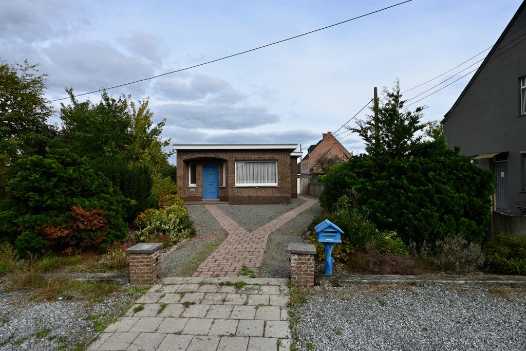 Te renoveren laagbouwwoning vlak bij winkels en het centrum van Nijlen . - foto 2