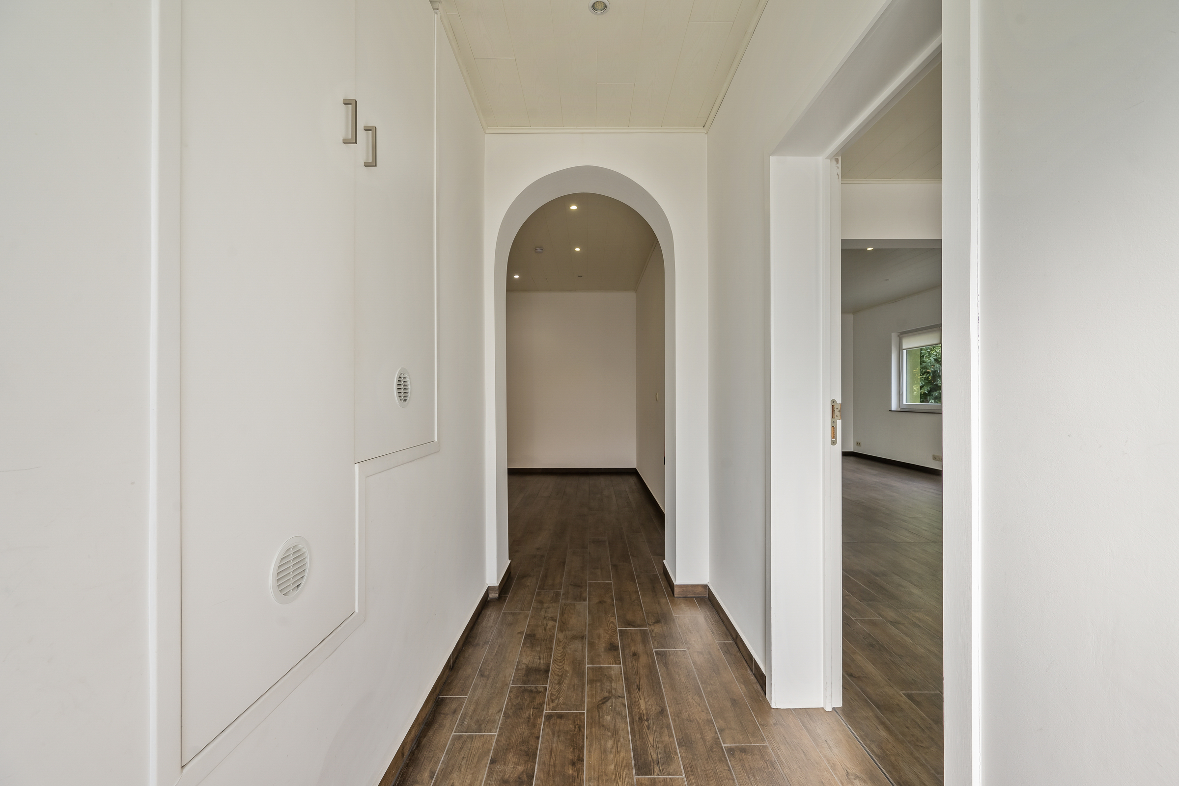 Commercial à louer à Saint-Nicolas - photo 2