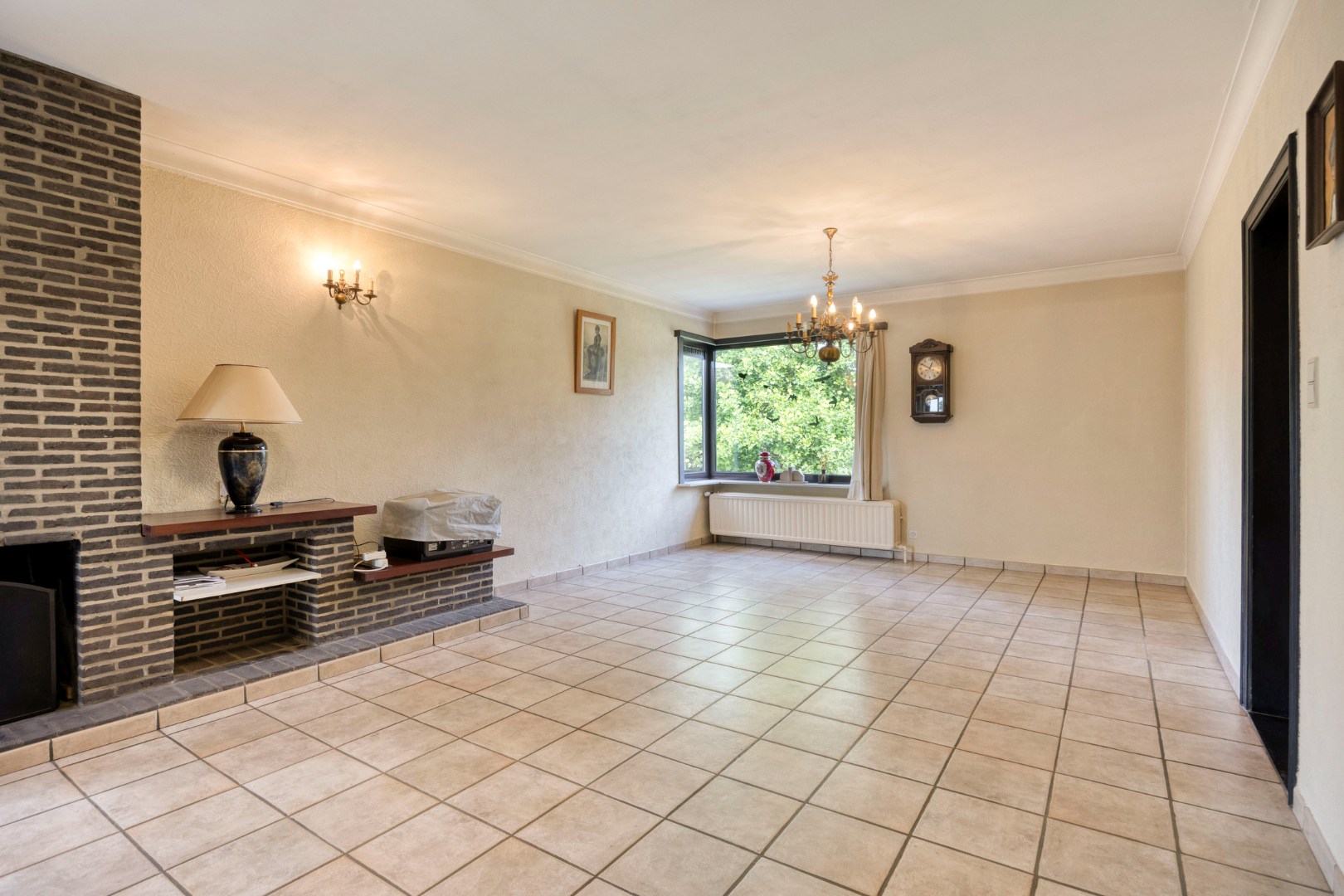 Gelijkvloerse woning met 3 slpks op een uniek perceel van 2.164 m² nabij de Markt ! - foto 4