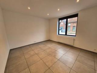 Volledig instapklare woning met 3 slaapkamers.De woning is centraal gelegen en bevindt zich op een steenworp van het centrum van Halen en van de...