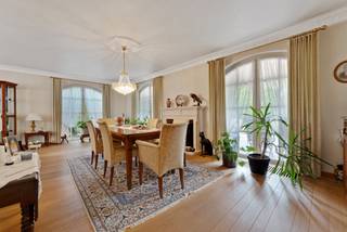 Exclusieve woning van 565 m² op 18.755 m² privédomein – Lanaken/Zutendaal.<br />Er is goede verbinding naar de autosnelweg E314, wat handig is voor reizen binnen België of naar Nederland (Maastricht ligt op zo’n 20 min rijden) Aan de rand van het Nationaal Park Hoge Kempen, op de grens van Lanaken en Zutendaal, vinden we deze uitzonderlijke villa. <br />Met een bewoonbare oppervlakte van 565 m² en een volledig afgesloten domein van 18.755m² ademt deze residentie luxe, rust en verfijning.<br />Eenmaal we het pand betreden is er een gelijkvloerse verdieping van 185m² met een indrukwekkende hal en een ruime leefruimte van +- 70m², compleet uitgeruste keuken, bureauruimte, familie- ontspanningsruimte en een recent vernieuwde badkamer.<br /> De eerste verdieping heeft een oppervlakte van 162m² met 2 riante suites met dressing en dito badkamers. De 2 ruime storage ruimtes kunnen vlot omgebouwd worden naar 2 ruime slaapkamers. <br />Deze unieke villa is afgewerkt met duurzame materialen, wat de uitzonderlijke bouwkwaliteit onderstreept. De villa is bovendien volledig onderkelderd (218m²) en biedt ongeëvenaarde mogelijkheden voor het veilig stallen van exclusieve wagens, of het creëren van extra ontspannings- en opslagruimtes. Er zijn ook nog 2 multifunctionele bijgebouwen aanwezig verspreid over het terrein.<br /><br />Buitengewone kenmerken:<br />- Exclusieve villa van 565 m² woonoppervlakte<br />- Perceel van 18.755 m², volledig omheind en uiterst privé<br />- Volledig onderkelderd (218m²) met ruime mogelijkheden voor stalling en opslag<br />- Opslagruimte van 212m²<br />- 2 de opslagruimte 501m²<br />- Solide bouwkwaliteit<br />- Rustige ligging in een groene, prestigieuze omgeving<br />- Unieke opportuniteit<br />Een zeldzame opportuniteit voor wie op zoek is naar een combinatie van grandeur, functionaliteit en absolute discretie.