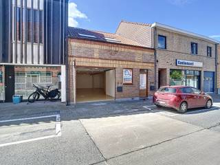 In het hart van Gooik vind je deze veelzijdige ruimte van 85 m², ideaal als winkelruimte, kantoor of atelier. Dankzij de centrale ligging in het...