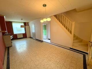Deze charmante woning in Menen biedt een ideale kans voor starters of investeerders. Met een bewoonbare oppervlakte van 126 m² op een perceel van...