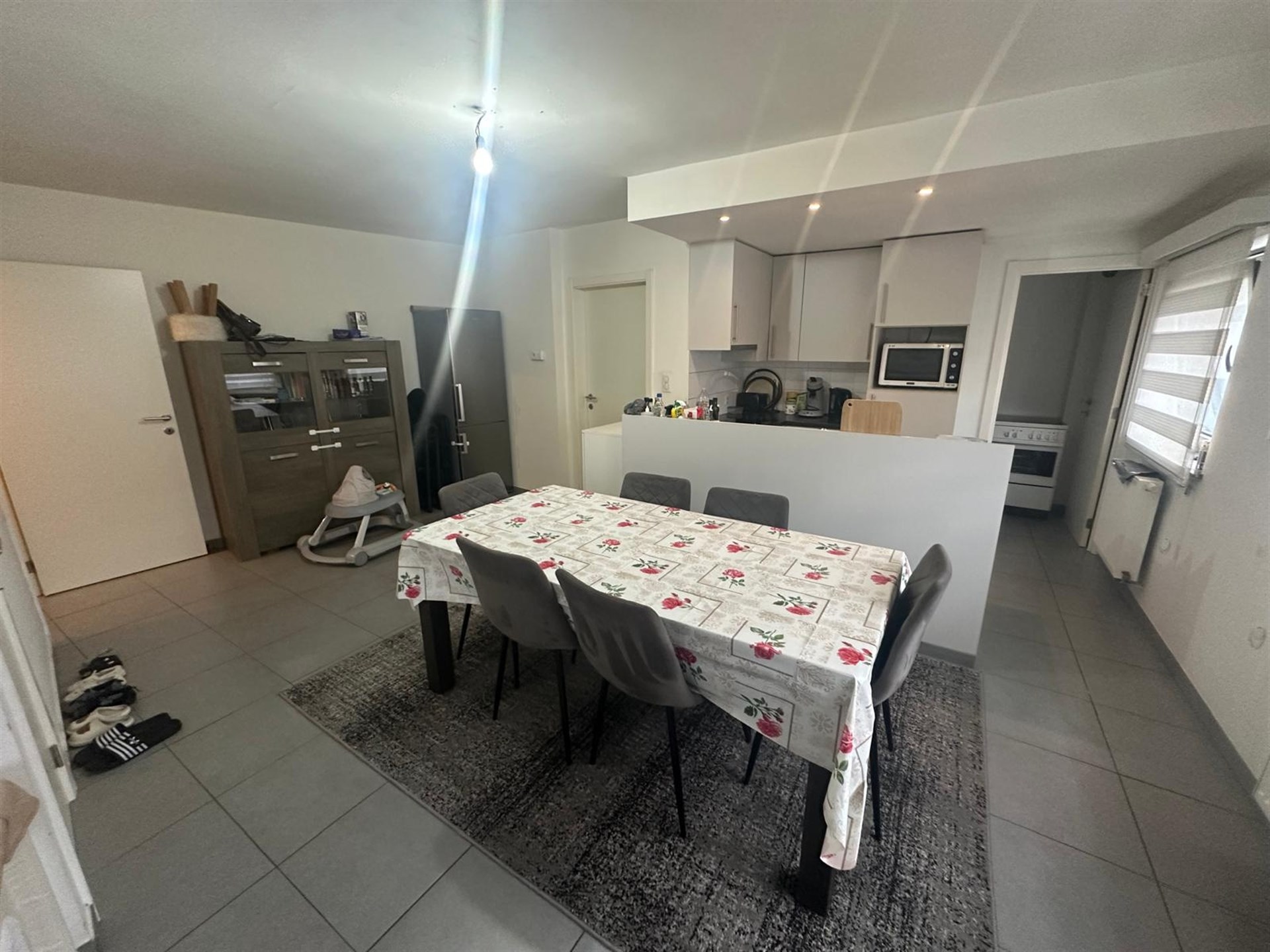 Ruim appartement met 2 slaapkamers en garage - foto 3