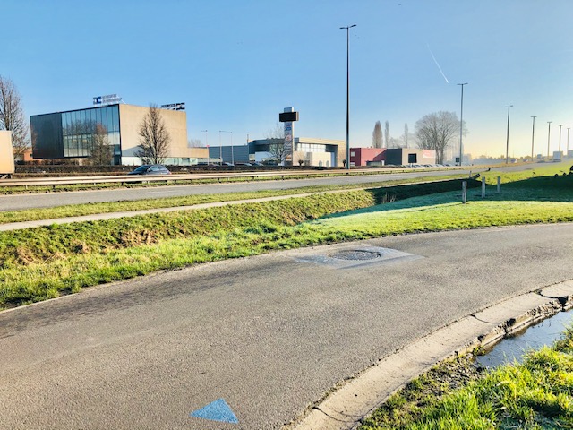 TE HUUR: 3000 m² grond op commerciële ligging! - foto 5