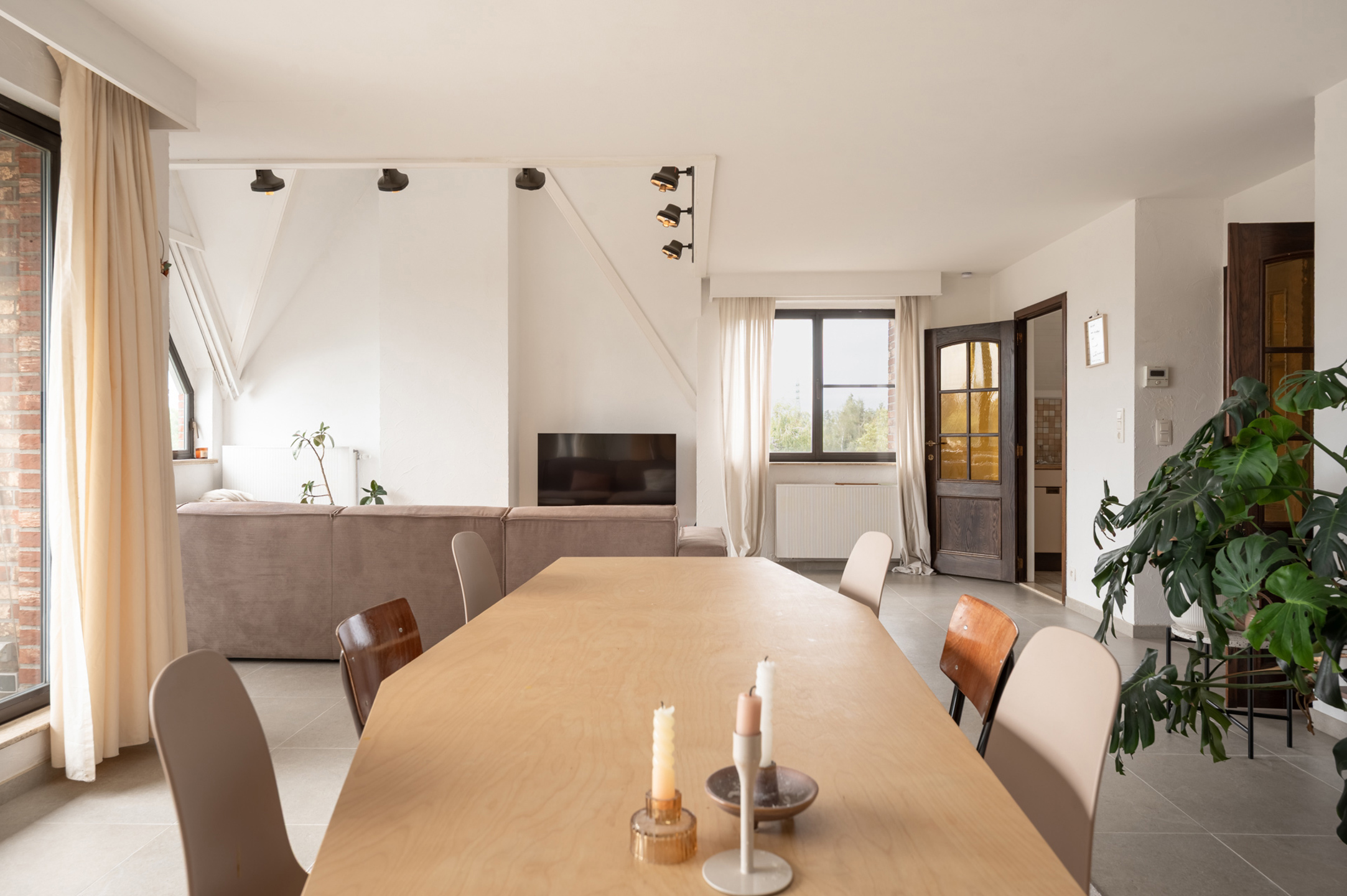 Licht 3-sk. app. met terras & autostaanplaats aan Vaart - foto 4