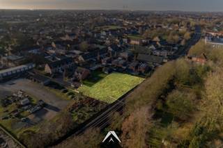 Bouw uw droomvilla op een uitzonderlijk ruim perceel in een residentiële omgeving!Droomt u van een eigen woning volledig op maat, omringd door rust...