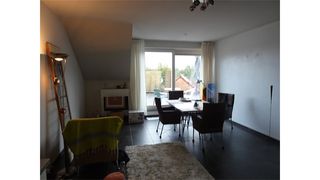 <p>Een appartement op de tweede verdieping bestaande uit een woonkamer met open keuken, 2 slaapkamers, badkamer met ligbad (douche in bad), wasplaats, terras, autostaanplaats, gezamenlijke fietsenberging.</p>