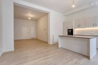 Gelegen in een rustige buurt nabij de Louizalaan, biedt dit prachtige één-slaapkamerappartement modern wooncomfort met een vleugje luxe. Het...