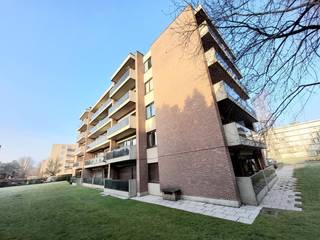 Residentie "Groeninghe"Recent gerenoveerd appartement met 2 ruime terrassen, living met zicht op het omliggend groen, ingerichte keuken met...