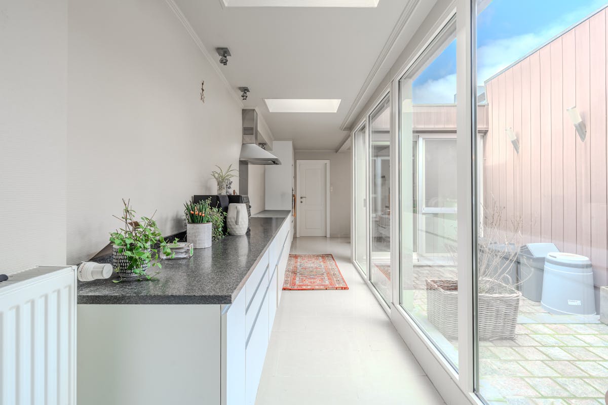 Ruime woning met vijf slaapkamers en gezellige stadskoer - foto 3