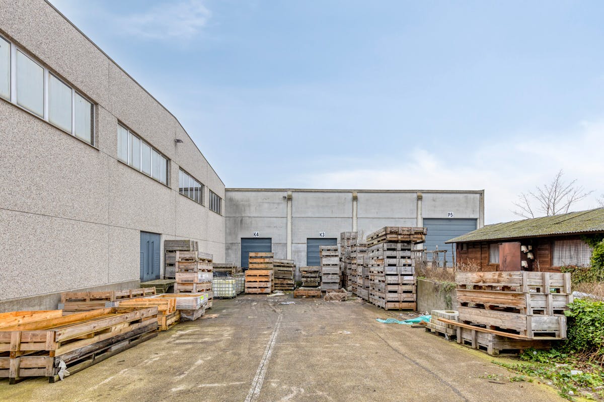 Logistiek magazijn (2.850 m²) te huur met laadkades en kantoor. - foto 5