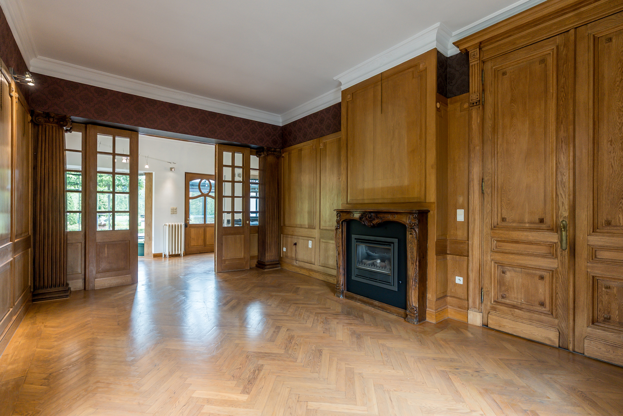 Instapklare woning met 3 slpk, 2 bdk en 2 garages op 7143m². - foto 3