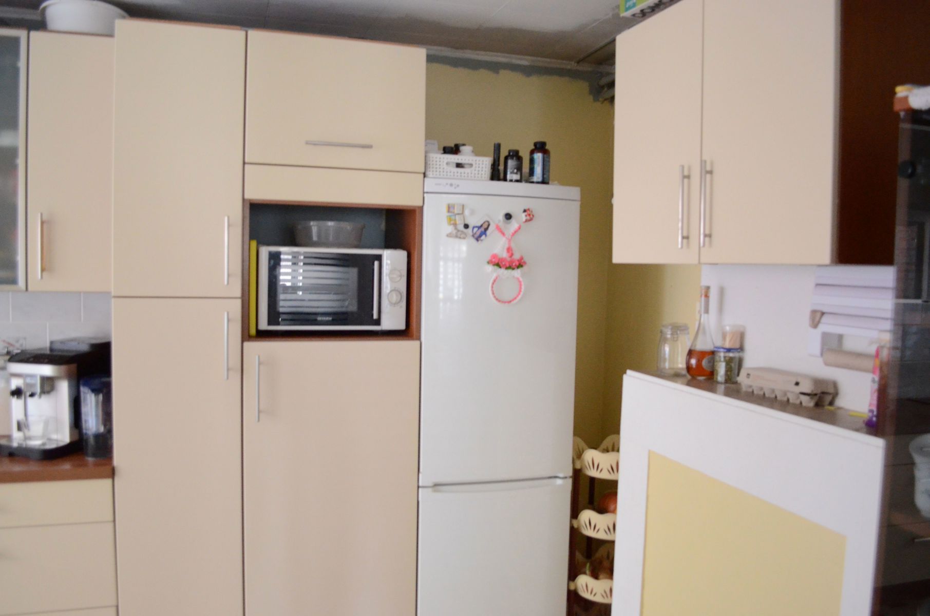 Rustig gelegen ruime driegevelwoning met tuin en parking - foto 4