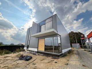 Ontdek dit gloednieuw en uiterst modern kantoorgebouw, strategisch gelegen op het drukste kruispunt van Tielt en omgeving. Dankzij de...