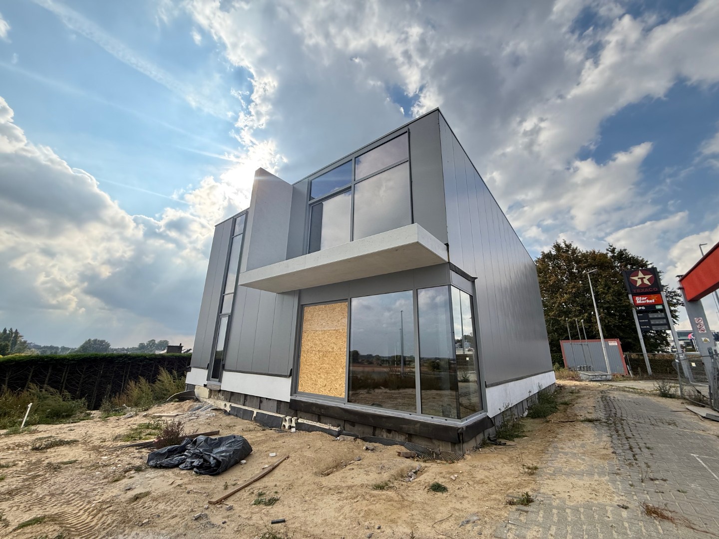 Nieuwbouw kantoor op een absolute toplocatie in Tielt! - foto 3