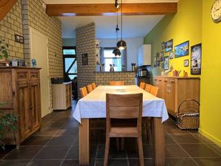 Welkom in deze karaktervolle woning op de Tervuursesteenweg te Bertem, een huis dat de perfecte balans biedt tussen centrale bereikbaarheid en...