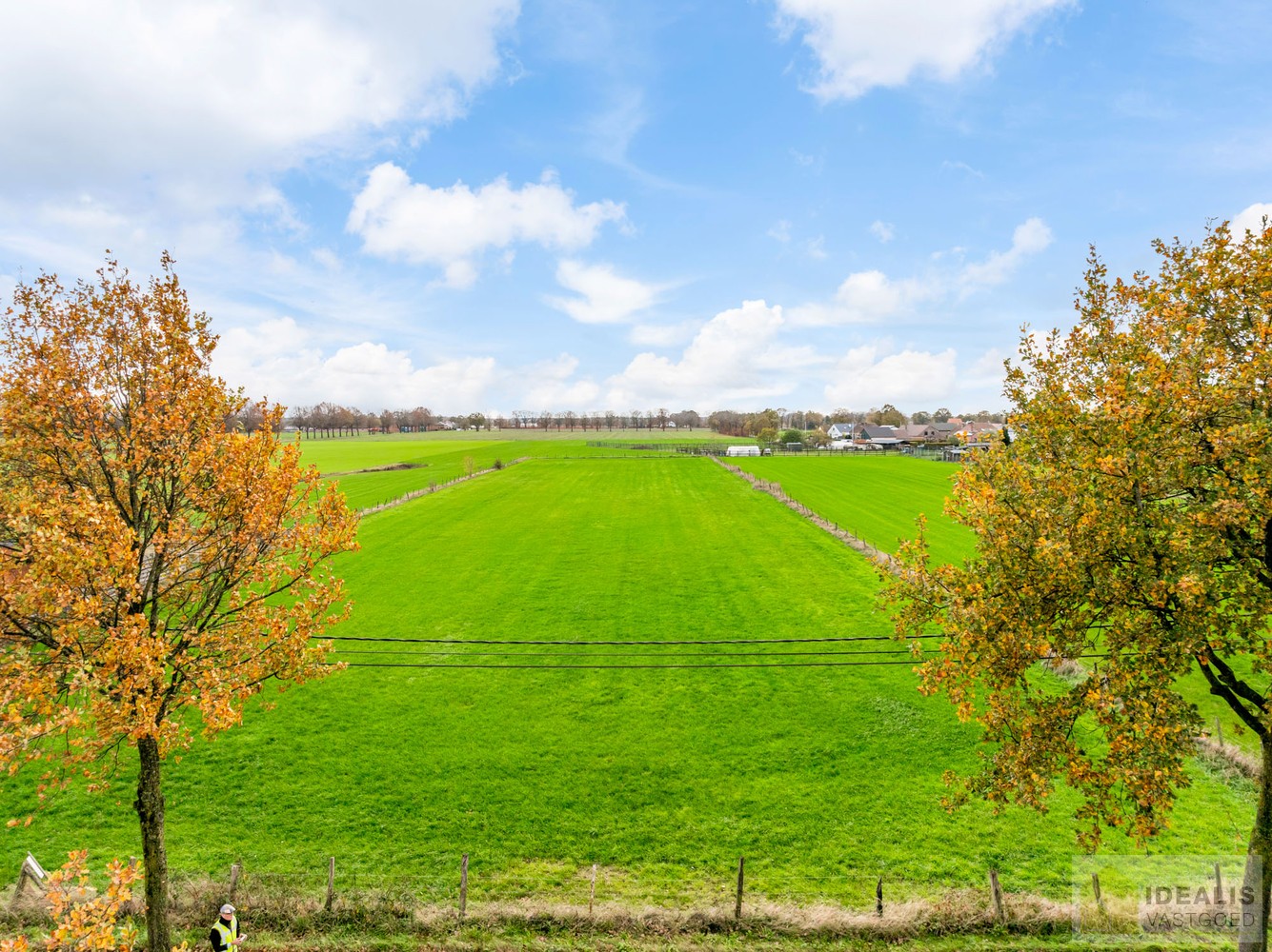 Prachtig perceel bouwgrond voor halfopen bebouwing met een totale oppervlakte van 6a 50ca. Het betreft een landelijk gelegen kavel in het rustige Wauberg (Peer). De kavel wordt gekenmerkt door haar prachtige vergezichten aan de achterzijde van het perceel - foto 4