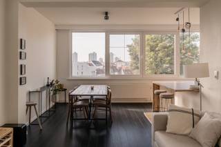Lichtrijk appartement met karakter in de MarkgravebuurtIn de rustige Broederminstraat, op wandelafstand van het Antwerpse Zuid, vind je op de derde...