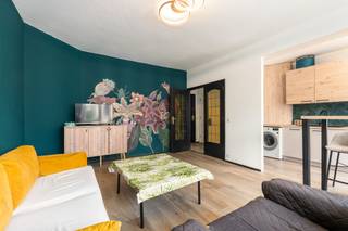<p>Appartement in Antwerpen, ideaal gelegen aan de stadsrand met vlotte verbindingen en voorzieningen binnen handbereik.</p>
<p> </p>
<p>Dit volledig gerenoveerde appartement combineert instapklaar comfort met een uitstekende ligging in Antwerpen. Hier geniet u van de perfecte balans tussen rust en stedelijke dynamiek, met scholen, winkels en openbaar vervoer vlakbij. Dankzij de sterke mobiliteitsscore bereikt u het stadscentrum en belangrijke invalswegen bijzonder vlot. De aangename woonomgeving aan de stadsrand zorgt voor extra wooncomfort zonder in te boeten op bereikbaarheid. Een ideale keuze voor wie comfortabel en zorgeloos wil wonen in een levendige woonkern.</p>
<p> </p>
<p>• Lichtrijke woonkamer met aangename leefruimte<br />• Praktische keuken met functionele indeling<br />• Badkamer met hedendaags comfort<br />• Compact en onderhoudsvriendelijk appartement</p>
<p> </p>
<p>• Volledig gerenoveerd en instapklaar<br />• Uitstekende mobiliteit en bereikbaarheid<br />• Rustige ligging nabij het bruisende stadsleven</p>
<p> </p>
<p>Neem vandaag nog contact op met je ERA-makelaar voor een bezoek.</p>
<p> </p>
<p>JOUW DROOMAPPARTEMENT. ZO GEVONDEN!</p>