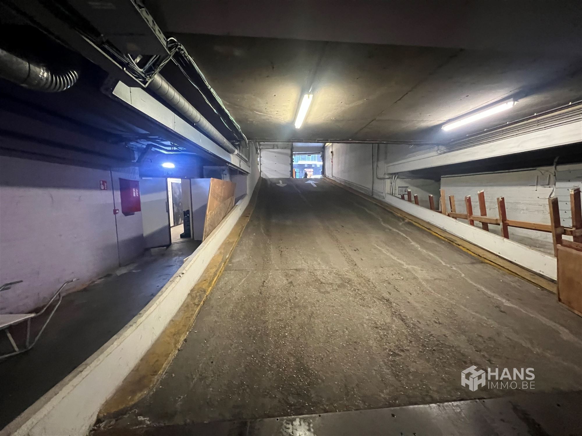 Parking souterrain au cœur du quartier des diamantaires - photo 2