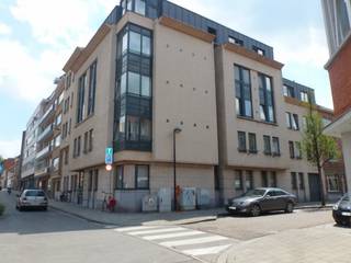 Vlakbij Station. Rustig gelegen gelijkvloerse studio (± 22m2) deels gemeubeld en in goed staat.<br />De studio bestaat uit een inkomhal, leef- en slaapruimte, kitchenette, badkamer met douchecel, lavabo en wc.<br />Onmiddellijk beschikbaar.