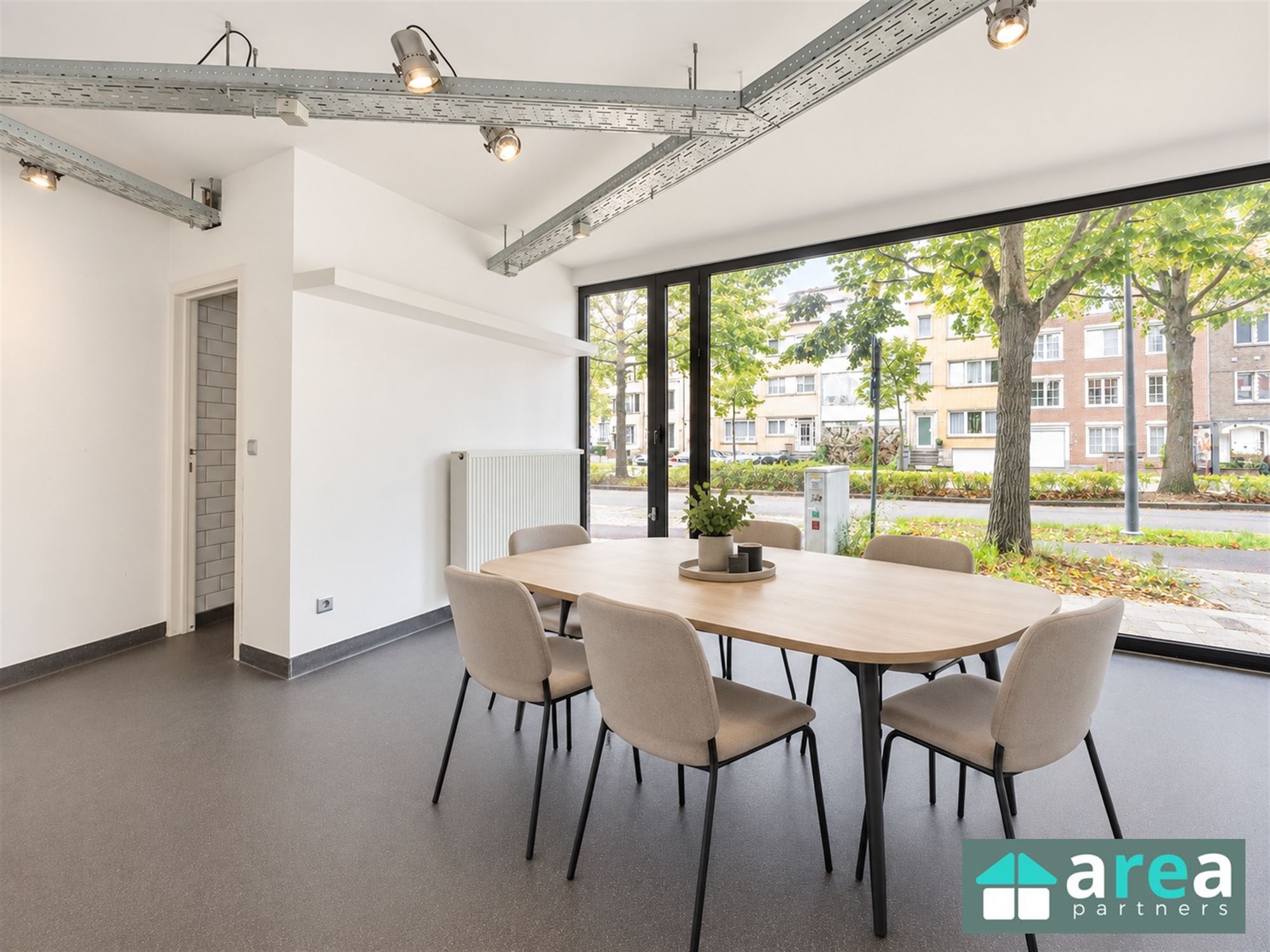 Leuke kantoorruimte met koer in gegeerde buurt! - foto 4