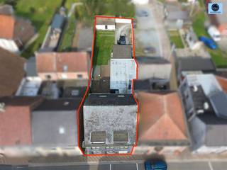 <p><span>COMMERCIAL HOUSE AND APARTMENT WITH 4 BEDROOMS</span></p><p><span>Guide price 299,000 euro</span></p><p><span>Very well located property, a stone's throw from the vacation park 'De Gavers'.</span></p><p><span>On the FIRST FLOOR you will find a duplex apartment with separate entrance including a spacious bright living room, fitted kitchen with balcony, fitted bathroom and 1 bedroom.</span></p><p><span>The SECOND FLOOR of the apartment has 3 bedrooms.</span></p><p><span>Heating with fuel oil and equipped with double glazing.</span></p><p><span>EPC: 396 kwh/m², energy label D, certificate number: 20230806-0002958851-RES-1</span></p><p><span> </span></p><p><span>On the GROUND FLOOR there is a very large commercial space that offers numerous possibilities, it can also be arranged as an apartment.</span></p><p><span>Equipped with a large garden and garage accessible from the side street.</span></p><p><span>Equipped with double glazing except for a few windows in single glazing.</span></p><p><span>EPC TRADE HOUSE  energy label F, certificate number: 20230806-0002958845-KNR-1</span></p><p><span>The property is in perfect condition.</span></p><p><span> </span></p><p><span>In short, an ideal investment project or as own occupation with commercial business.</span></p><p><span> </span></p><p><span>Town planning certificate/information on request!</span></p><p><span>For info or visit call 0475/51.40.73 or send an email to info@svena.be</span></p><p><span> </span></p><p><span>These data are purely informative and we cannot be held liable for any inaccuracies.</span></p><p><span> </span></p><p><span> </span></p>