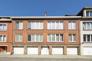 Gelegen in een rustige straat nabij de Prins van Luik, bevindt dit ruime appartement met 2 slaapkamers van ca. 105 m² zich in een kleinschalig...