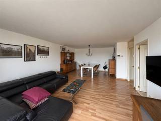 <p><span>Gelegen nabij het centrum van Duffel en op </span><span>wandelafstand van het station</span><span>, vinden we dit netjes onderhouden appartement met</span><span> EPC-label A</span><span>, gelegen in een verzorgd gebouw met </span><span>lift</span><span>.</span></p><p><span>Via de inkomhal, voorzien van een ingebouwde vestiairekast, komen we achteraan in de woning terecht in de ruime woonkamer met aansluitend de keuken en het overdekte terras.</span></p><p><span>Verder beschikt het appartement over een badkamer, apart gastentoilet, praktische berging en </span><span>twee slaapkamers</span><span>.</span></p><p><span>Bij het appartement hoort bovendien een </span><span>autostaanplaats</span><span> en een </span><span>kelderberging</span><span> van ca. 3 m². Ook kan gebruik worden gemaakt van de </span><span>gemeenschappelijke fietsenberging</span><span>.</span></p><p><span>Kortom, een praktisch en comfortabel appartement met een uitstekende energiescore, gelegen op een gunstige locatie nabij het centrum en het station van Duffel.</span></p><p><span>Beschikbaar vanaf </span><span>1 december 2026.</span></p><p><span>Maandelijkse forfaitaire kosten: </span><span>€100/maand</span><span><br />Voorschot water: </span><span>€50/maand</span></p><p><span> </span></p><p><span>Interesse? Neem contact met ons op voor meer informatie of om een bezichtiging in te plannen via </span><span>015 200 999</span><span> of <span>info@vastgoedplus.be</span></span><span>.</span><span> </span></p>