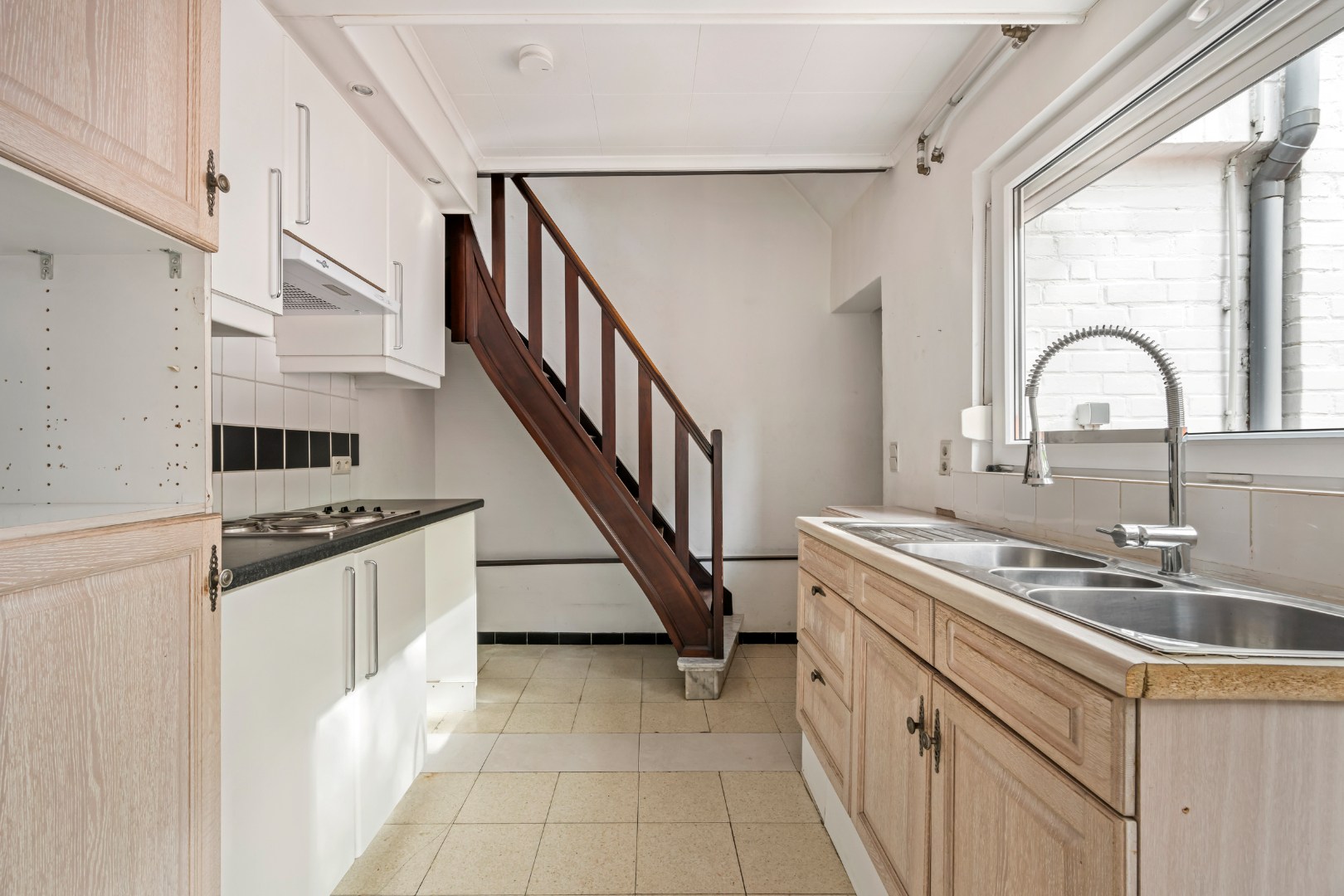 Rijwoning met 2 slaapkamers, zonnige tuin en inpandige garage in Stasegem - foto 5