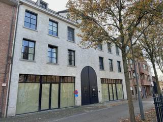 Dit modern appartement met 2 slaapkamers bevindt zich op de 2de verdieping van een mooie rustige residentie te Turnhout.Het gebouw is rustig en...
