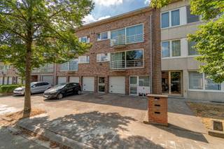 Instapklaar en lichtrijk appartement op toplocatieDit heel lichtrijke appartement combineert ruimte, comfort en een uitstekende ligging.De ruime...