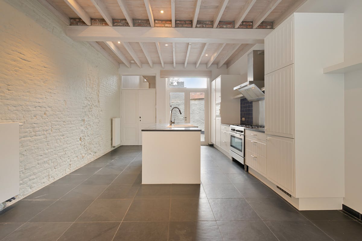 Uniek gerenoveerde herenwoning in Brugge met 3 slaapkamers - foto 3