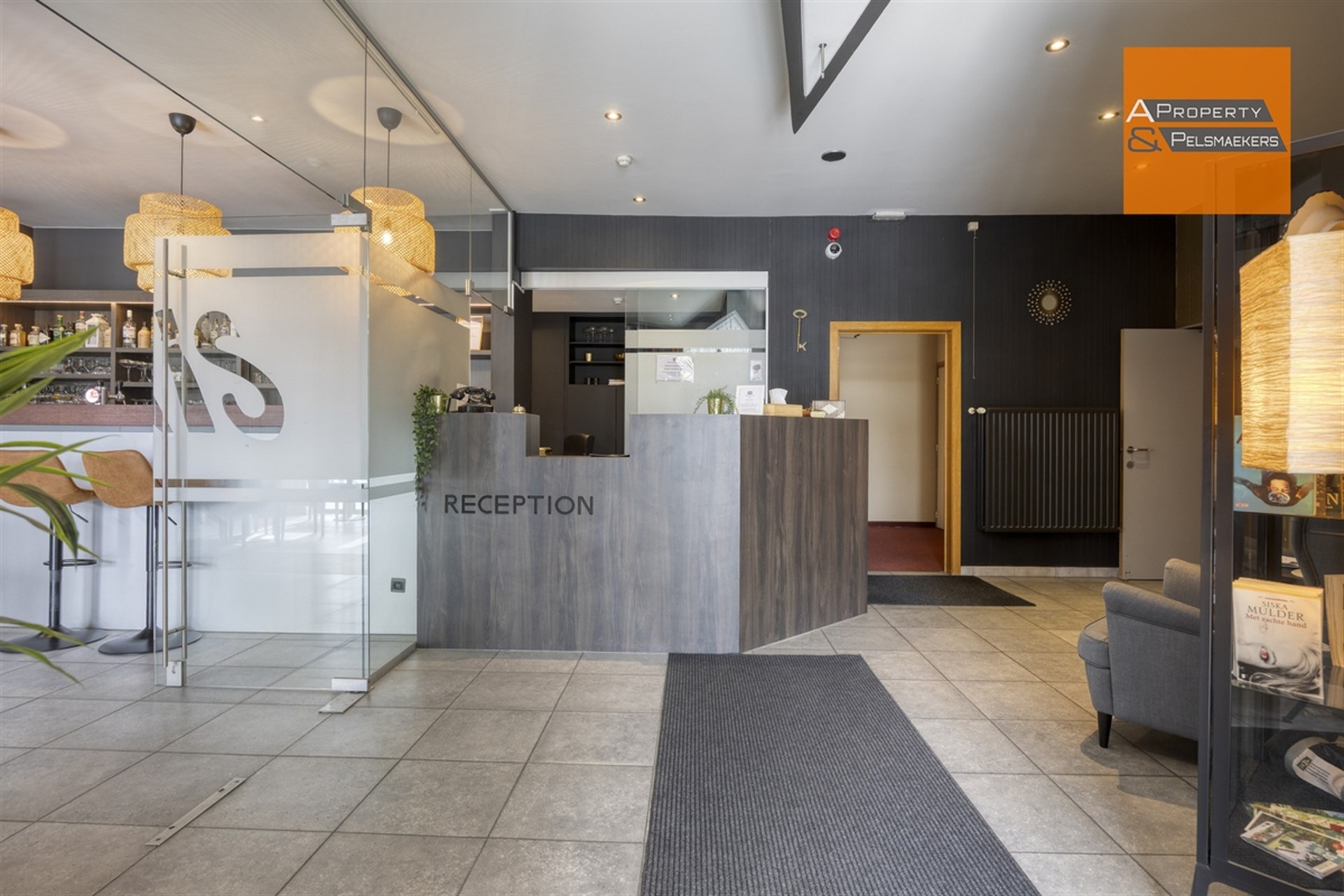 Hotel with 24 rooms - photo 4