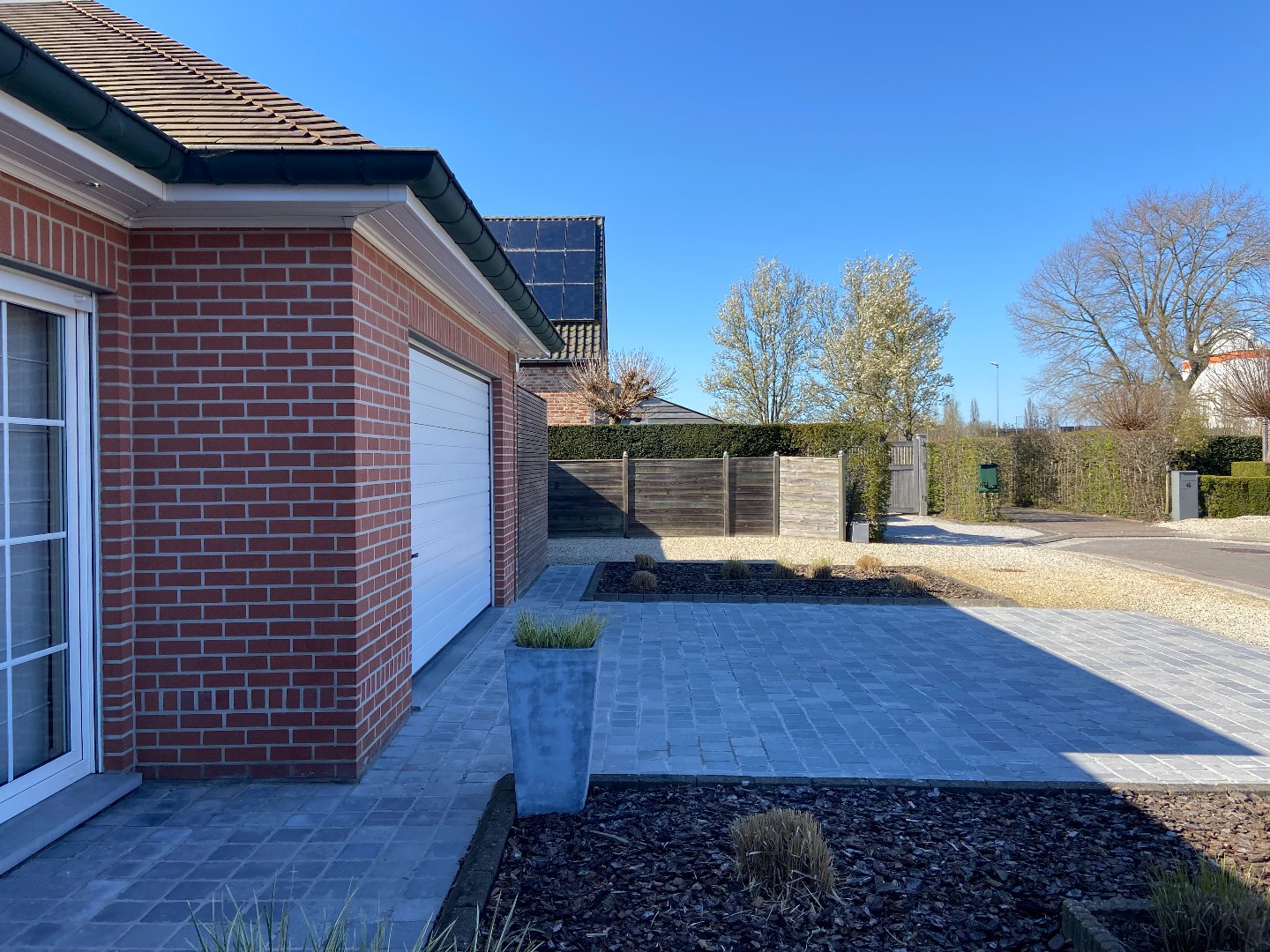 Zeer goed onderhouden ruime villa met tuin op topligging te Sint-Eloois-Vijve! - foto 3