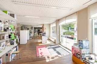 In het hart van Hamme, op een strategische locatie in het centrum van Hamme, bevindt zich dit commercieel pand met bovenliggend appartement,...