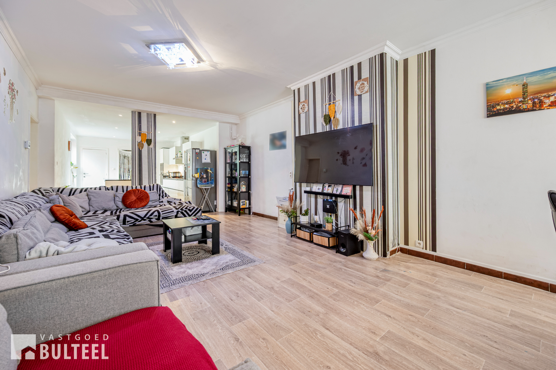 Ruime gezinswoning met 4 slaapkamers en garage. - foto 2