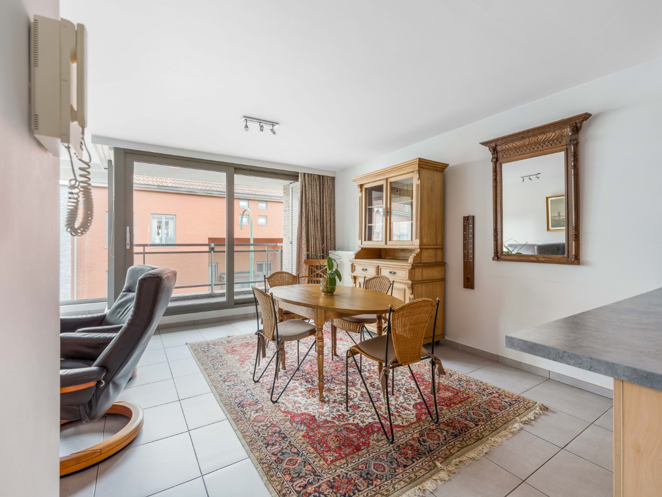 Centraal gelegen appartement met 2 slpk. en overdekt terras - foto 2