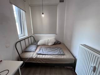 *Bezoek aan te vragen via student@immolivit.be** Alleen voor studenten Gemeubelde studentenkamer gelegen in de Naamsevest 30, op een centrale locatie...