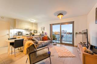 Ontdek dit knap appartement, momenteel verhuurd, op een absolute toplocatie in het hart van Dendermonde!Indeling:Bij het betreden van het appartement...