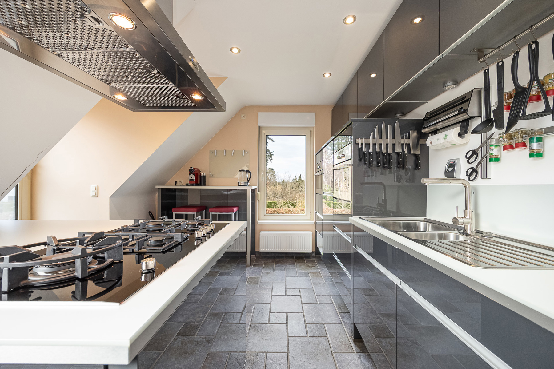 Woning met 3 slaapkamers en dubbele carport. - foto 3