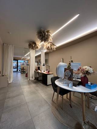 Zeer mooi ingericht handelspand te huur gelegen op een goede locatie in het centrum van Aarschot nabij de Grote Markt. Het pand ligt op...