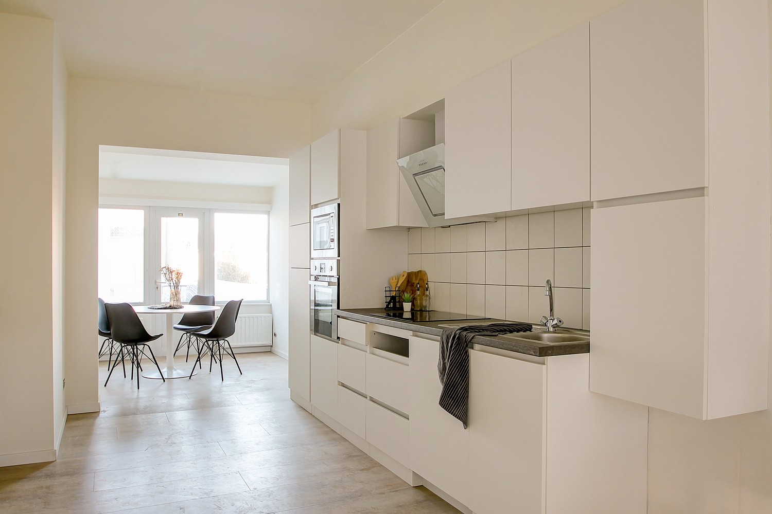 Uniek multifunctioneel gebouw met polyvalente ruimte (±300 m²) en gerenoveerde triplexwoning met terras. - photo 5